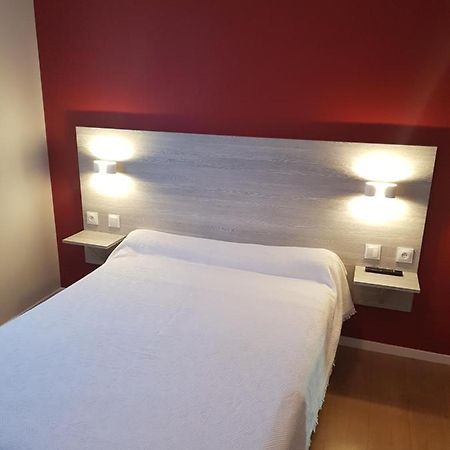 Hotel Restaurant Le Bourgneuf Morlaas Eksteriør bilde