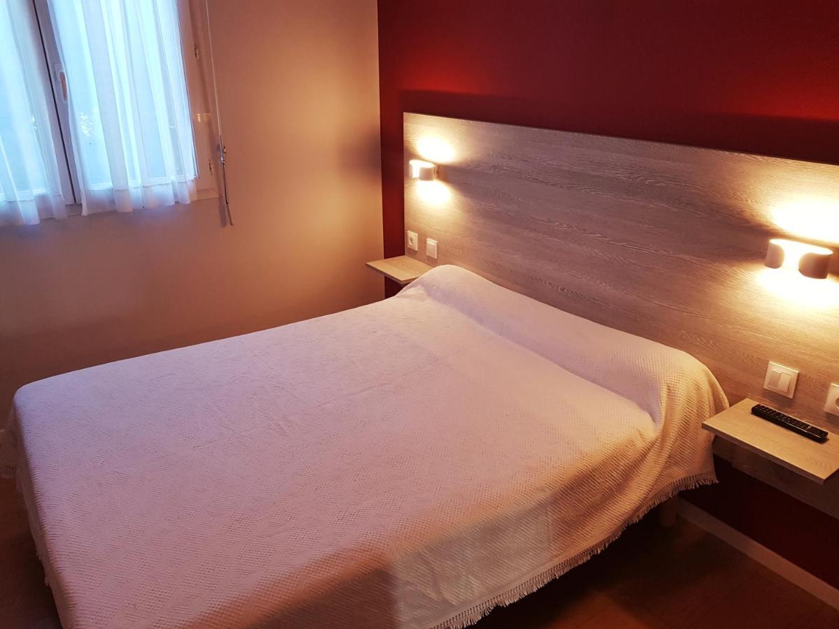 Hotel Restaurant Le Bourgneuf Morlaas Eksteriør bilde