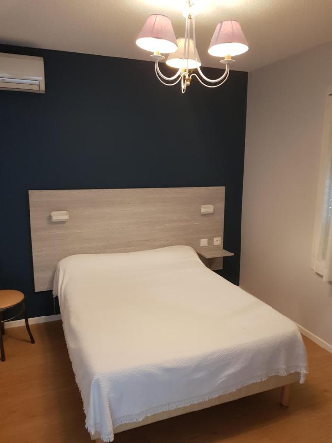 Hotel Restaurant Le Bourgneuf Morlaas Eksteriør bilde